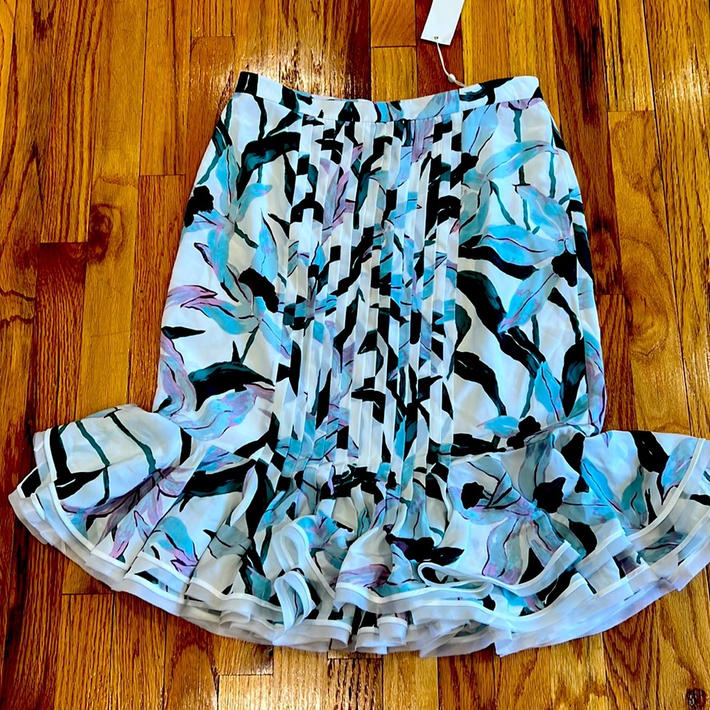Tory Burch Floral ruffle size 8 panel below knee skirt